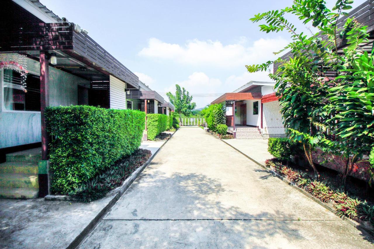 Oyo 354 Ton Hom Resort & Villa HHQ Extérieur photo